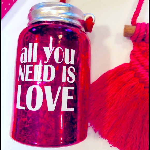 ALL YOU NEED IS LOVE💕VALENTINES MOOD LIGHT “LOVE” LED PINK NIGHT AMBIANCE NEW - Picture 2 of 3